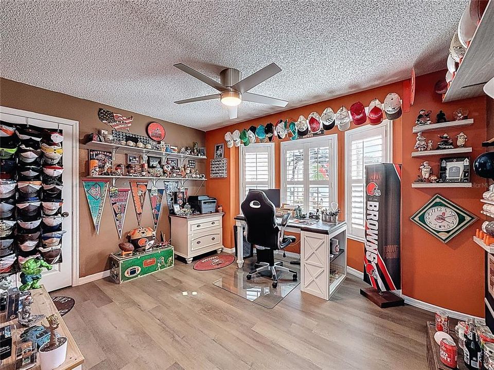 For Sale: $358,000 (3 beds, 2 baths, 1384 Square Feet)