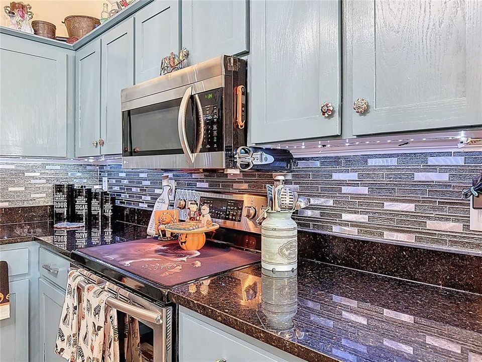 For Sale: $358,000 (3 beds, 2 baths, 1384 Square Feet)