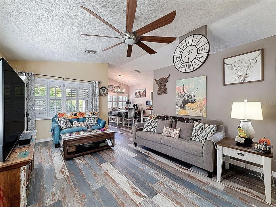 For Sale: $358,000 (3 beds, 2 baths, 1384 Square Feet)