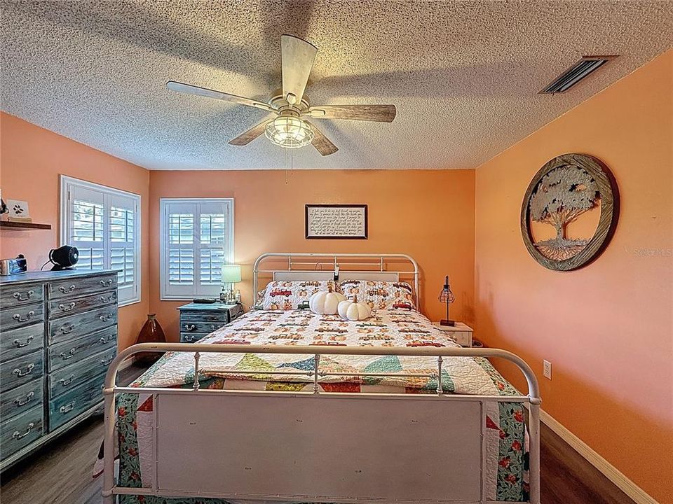 For Sale: $358,000 (3 beds, 2 baths, 1384 Square Feet)