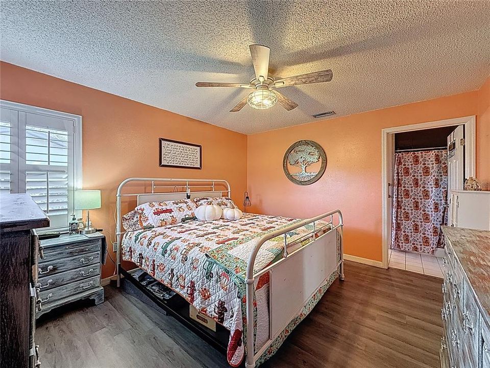 For Sale: $358,000 (3 beds, 2 baths, 1384 Square Feet)