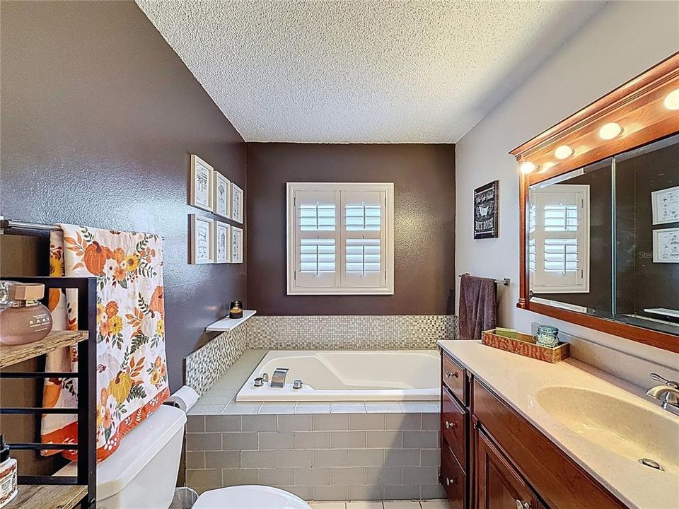 For Sale: $358,000 (3 beds, 2 baths, 1384 Square Feet)