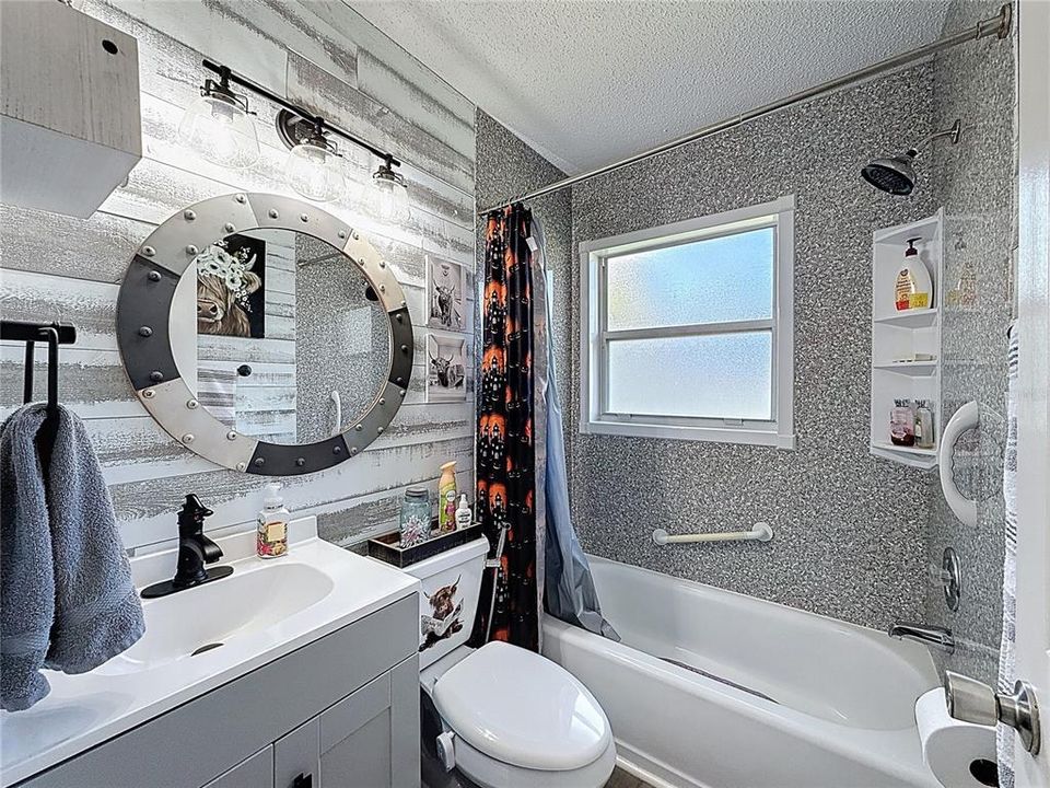 For Sale: $358,000 (3 beds, 2 baths, 1384 Square Feet)