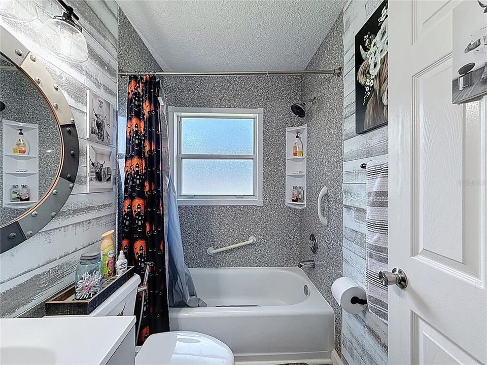 For Sale: $358,000 (3 beds, 2 baths, 1384 Square Feet)