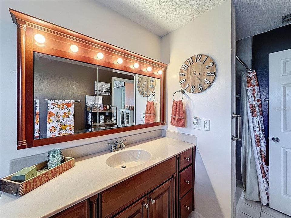 For Sale: $358,000 (3 beds, 2 baths, 1384 Square Feet)