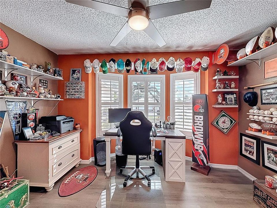 For Sale: $358,000 (3 beds, 2 baths, 1384 Square Feet)