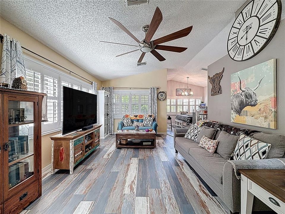 For Sale: $358,000 (3 beds, 2 baths, 1384 Square Feet)