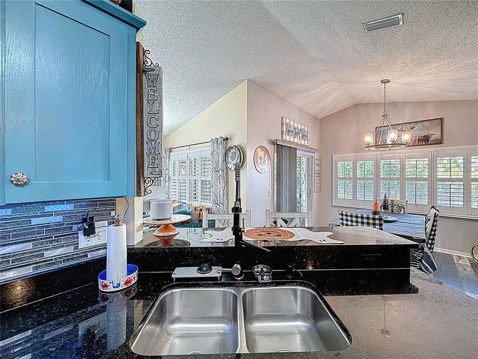 For Sale: $358,000 (3 beds, 2 baths, 1384 Square Feet)