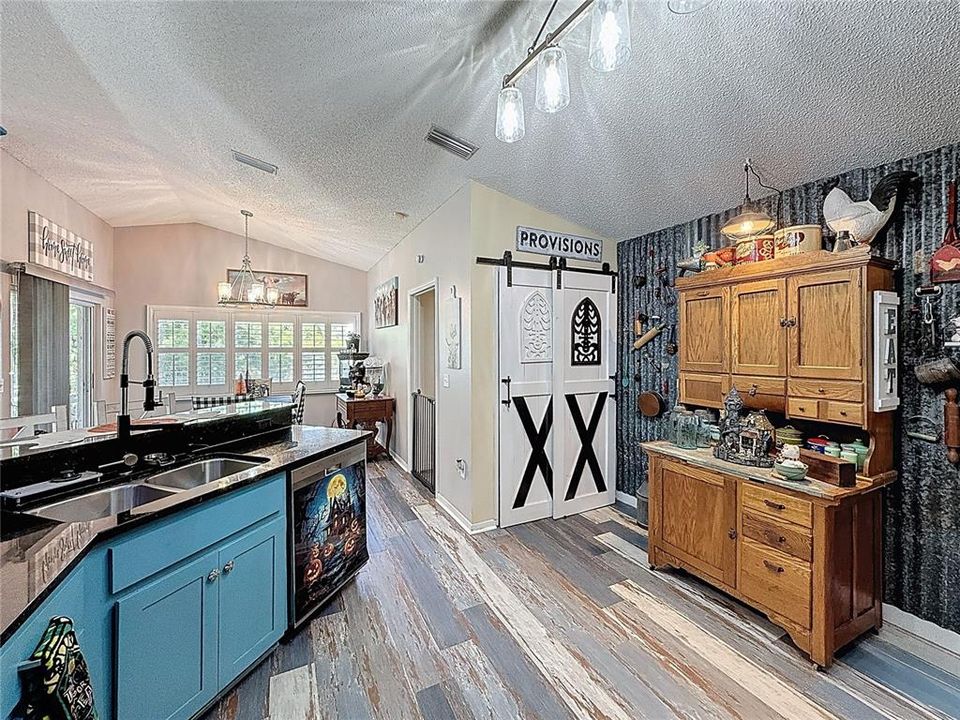 For Sale: $358,000 (3 beds, 2 baths, 1384 Square Feet)