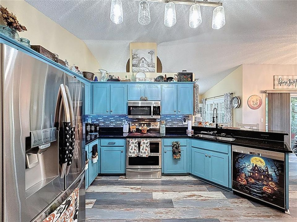 For Sale: $358,000 (3 beds, 2 baths, 1384 Square Feet)