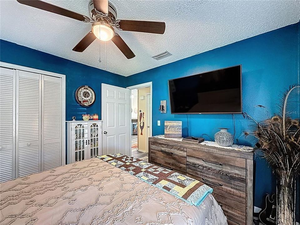 For Sale: $358,000 (3 beds, 2 baths, 1384 Square Feet)