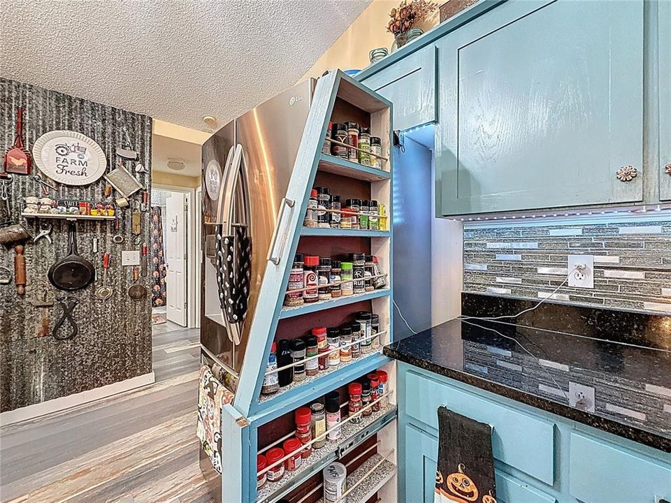 For Sale: $358,000 (3 beds, 2 baths, 1384 Square Feet)