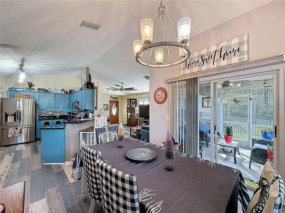 For Sale: $358,000 (3 beds, 2 baths, 1384 Square Feet)