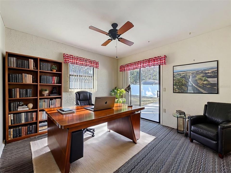 合同活跃: $279,000 (2 贝兹, 2 浴室, 1416 平方英尺)