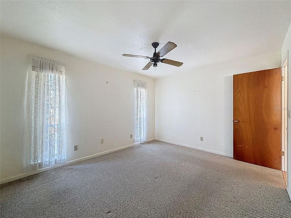 合同活跃: $279,000 (2 贝兹, 2 浴室, 1416 平方英尺)