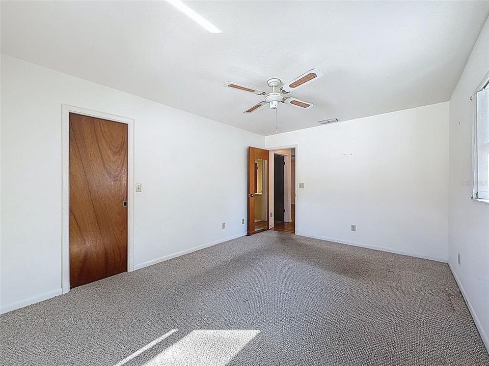 合同活跃: $279,000 (2 贝兹, 2 浴室, 1416 平方英尺)