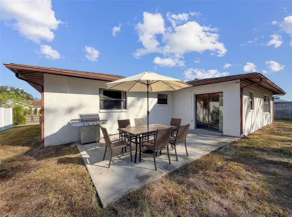 合同活跃: $279,000 (2 贝兹, 2 浴室, 1416 平方英尺)