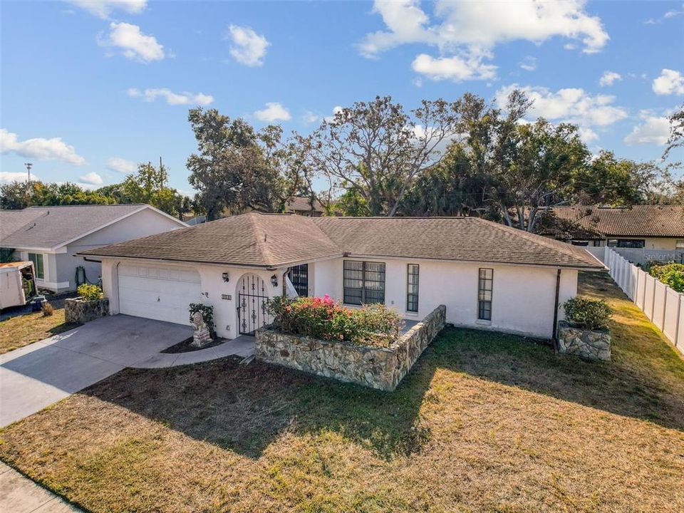 合同活跃: $279,000 (2 贝兹, 2 浴室, 1416 平方英尺)