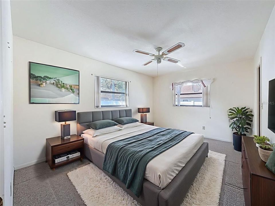 合同活跃: $279,000 (2 贝兹, 2 浴室, 1416 平方英尺)