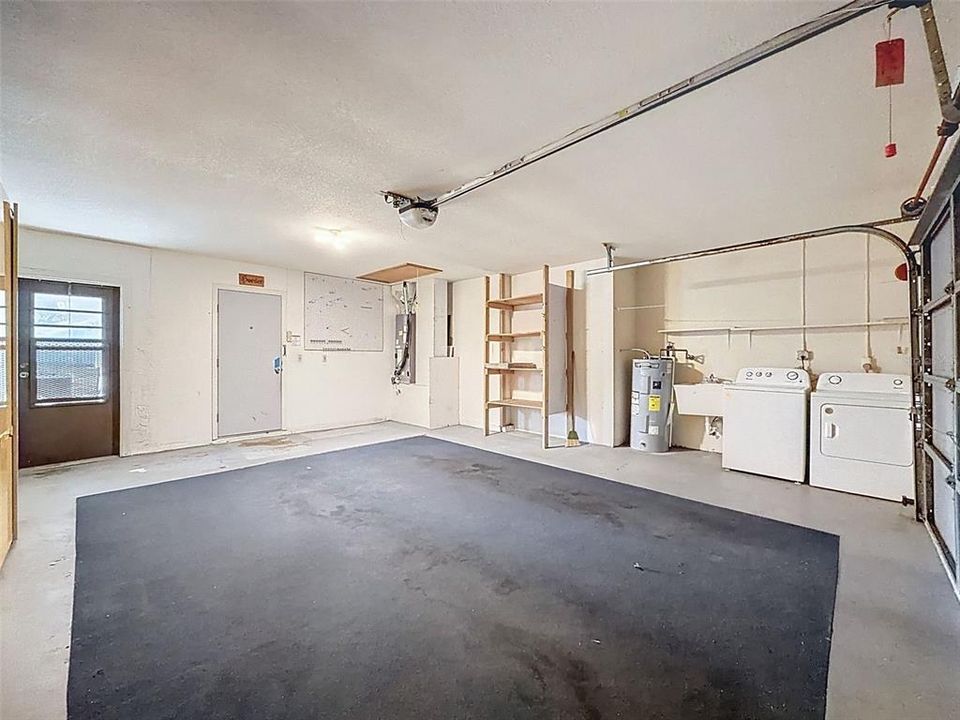 合同活跃: $279,000 (2 贝兹, 2 浴室, 1416 平方英尺)