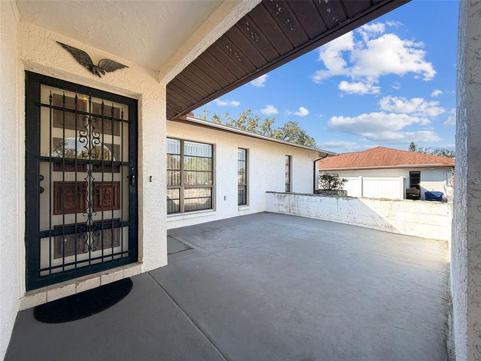 合同活跃: $279,000 (2 贝兹, 2 浴室, 1416 平方英尺)