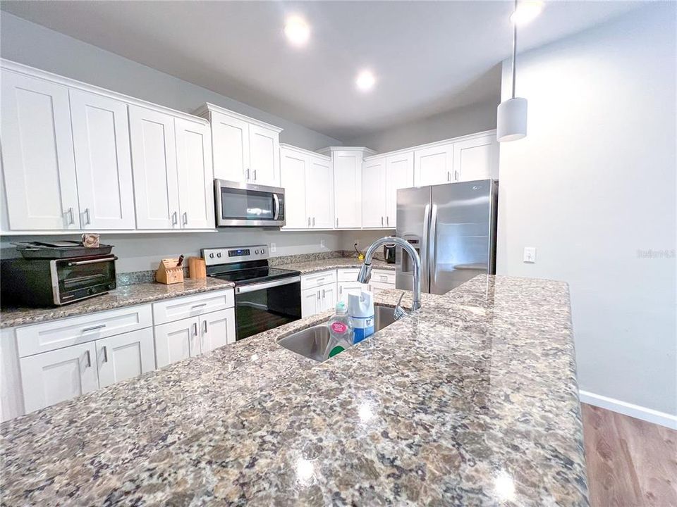 В аренду: $2,000 (2 спален, 2 ванн, 1371 Квадратных фут)