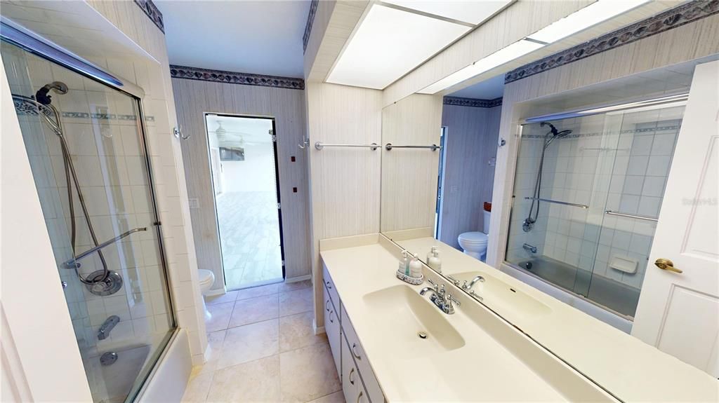 合同活跃: $669,000 (3 贝兹, 2 浴室, 2123 平方英尺)