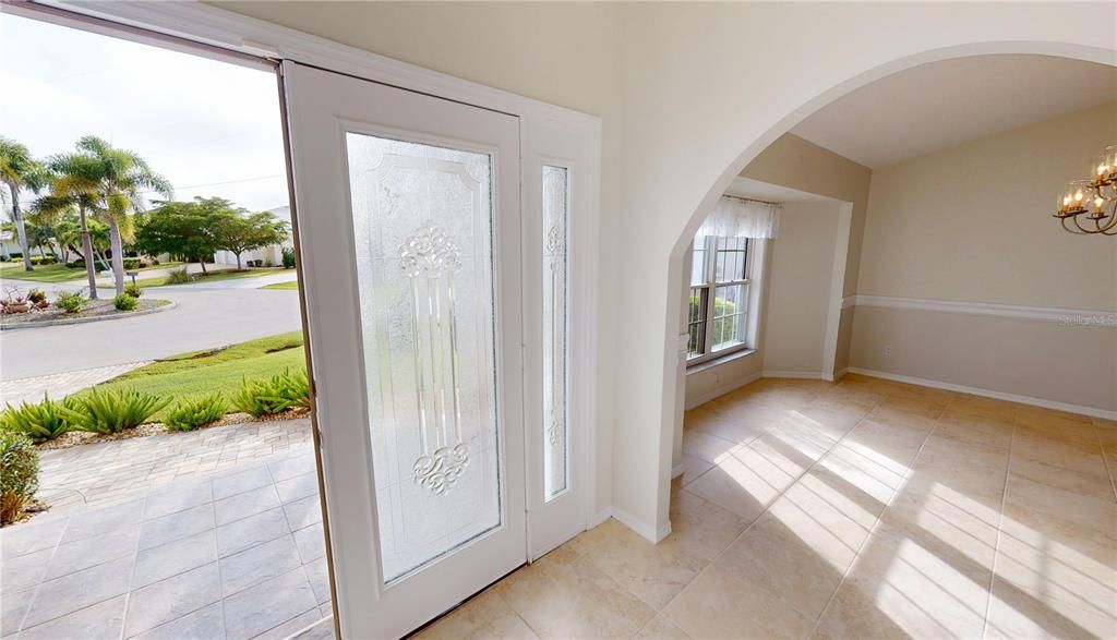 合同活跃: $669,000 (3 贝兹, 2 浴室, 2123 平方英尺)