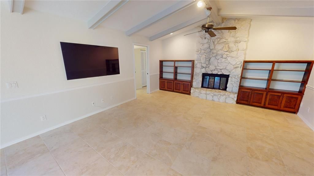 合同活跃: $669,000 (3 贝兹, 2 浴室, 2123 平方英尺)