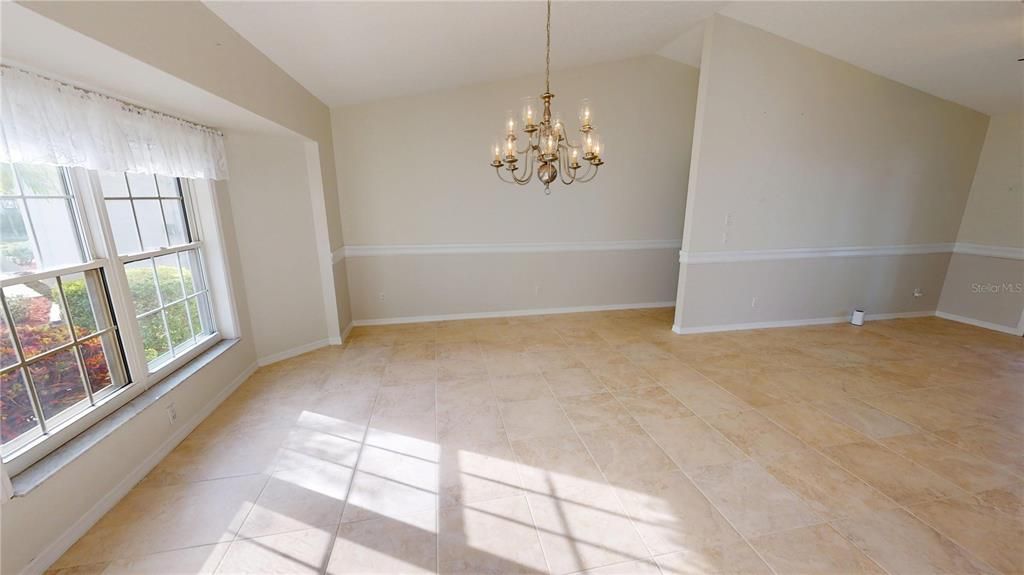 合同活跃: $669,000 (3 贝兹, 2 浴室, 2123 平方英尺)