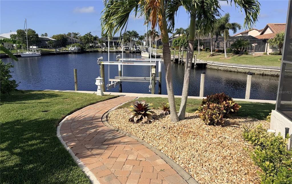 合同活跃: $669,000 (3 贝兹, 2 浴室, 2123 平方英尺)