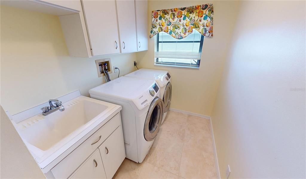 合同活跃: $669,000 (3 贝兹, 2 浴室, 2123 平方英尺)