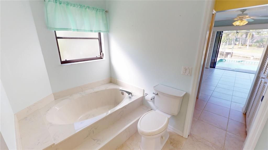 合同活跃: $669,000 (3 贝兹, 2 浴室, 2123 平方英尺)