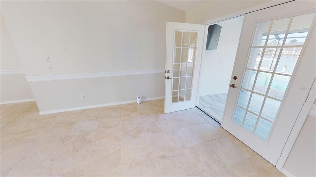 合同活跃: $669,000 (3 贝兹, 2 浴室, 2123 平方英尺)