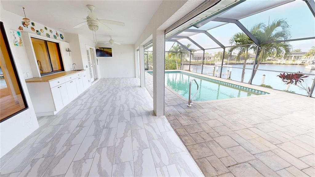 合同活跃: $669,000 (3 贝兹, 2 浴室, 2123 平方英尺)