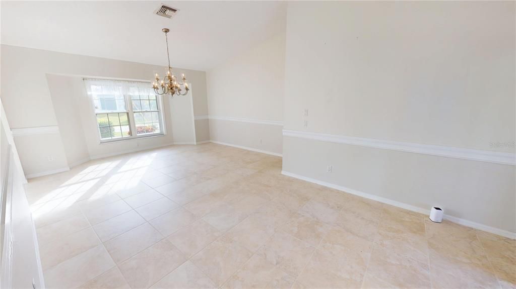 合同活跃: $669,000 (3 贝兹, 2 浴室, 2123 平方英尺)