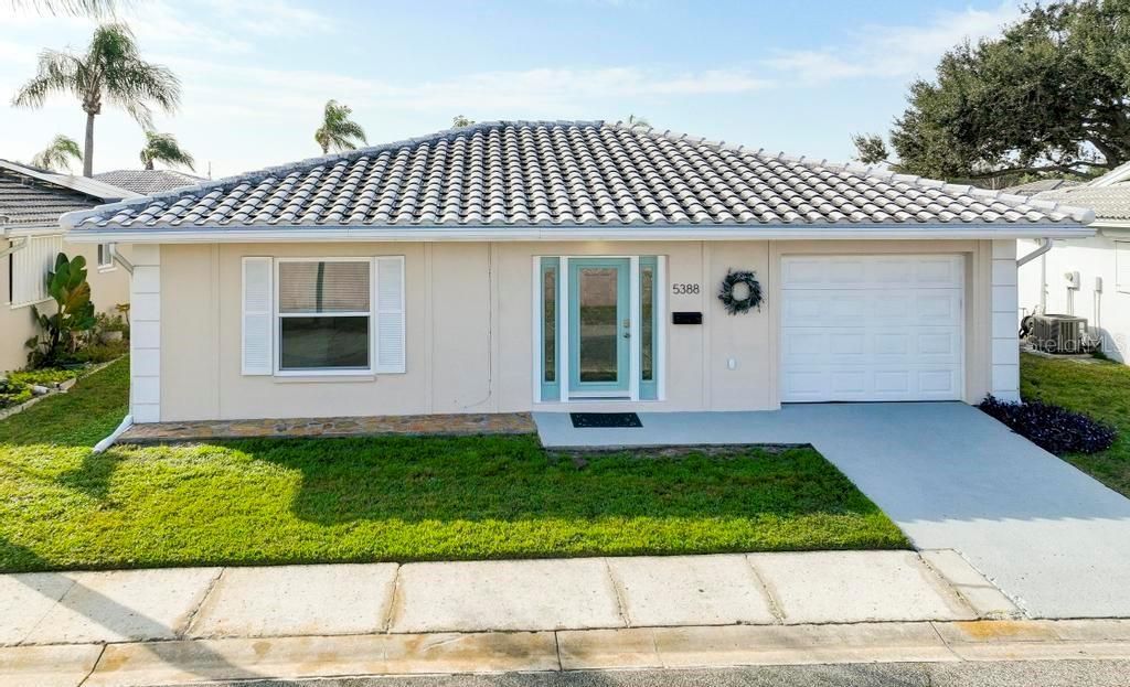 En Venta: $228,900 (2 camas, 2 baños, 1260 Pies cuadrados)