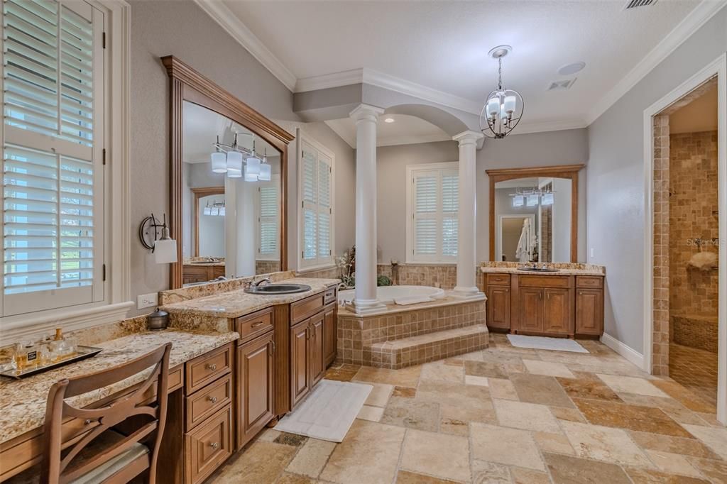 На продажу: $1,499,000 (5 спален, 5 ванн, 5563 Квадратных фут)