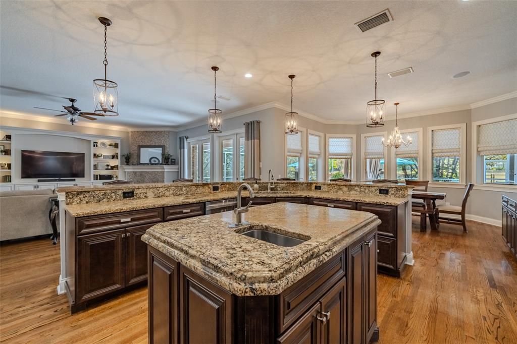 На продажу: $1,499,000 (5 спален, 5 ванн, 5563 Квадратных фут)