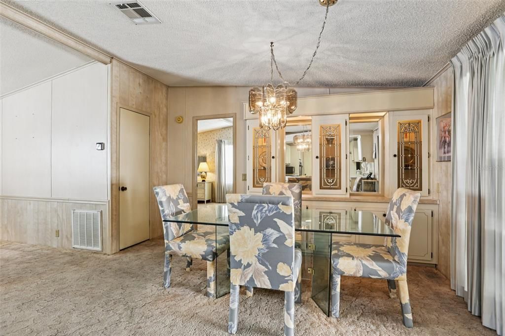 Active With Contract: $125,000 (2 beds, 2 baths, 1404 Square Feet)