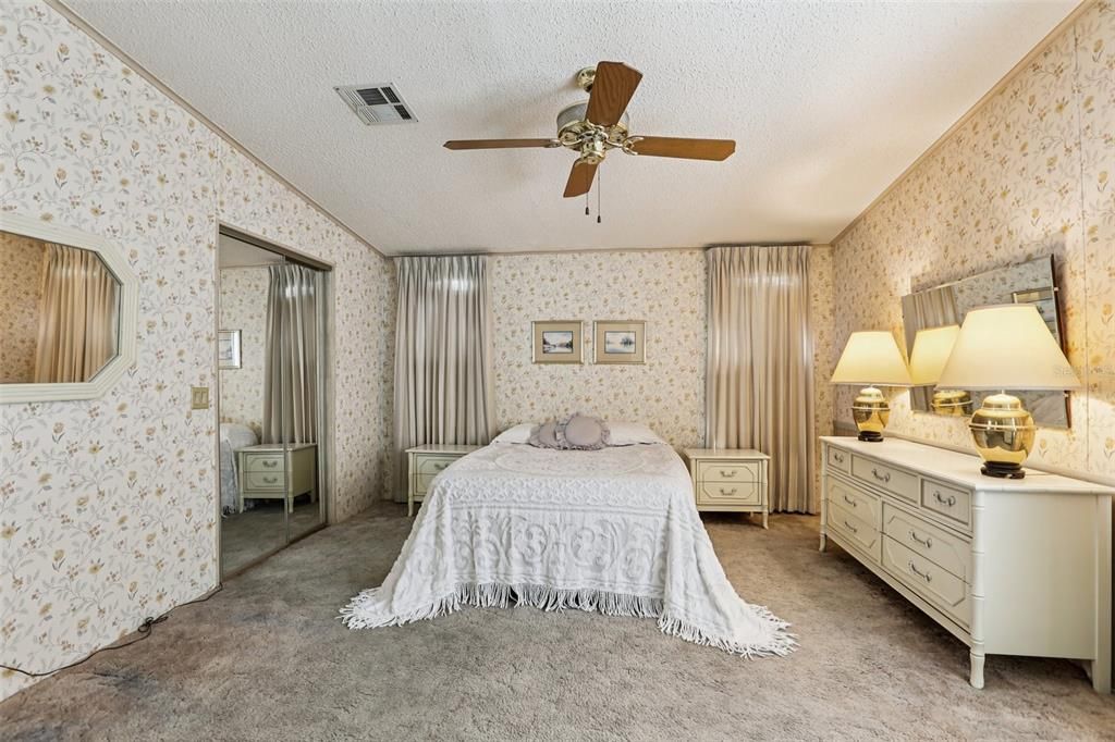 Active With Contract: $125,000 (2 beds, 2 baths, 1404 Square Feet)