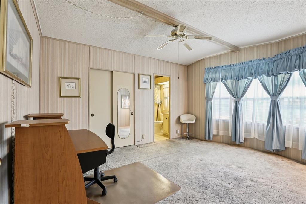 Active With Contract: $125,000 (2 beds, 2 baths, 1404 Square Feet)