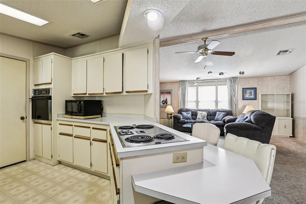 Active With Contract: $125,000 (2 beds, 2 baths, 1404 Square Feet)