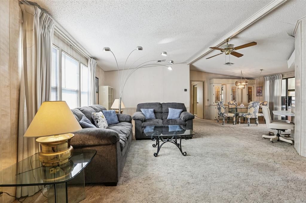 Active With Contract: $125,000 (2 beds, 2 baths, 1404 Square Feet)