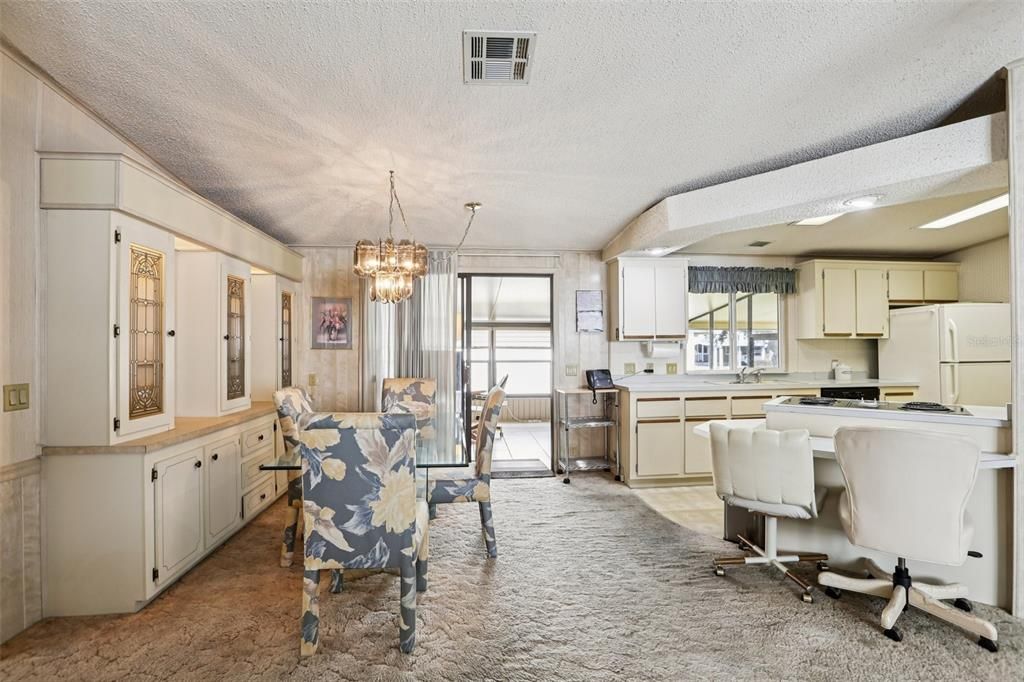 Active With Contract: $125,000 (2 beds, 2 baths, 1404 Square Feet)