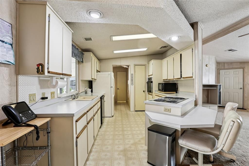 Active With Contract: $125,000 (2 beds, 2 baths, 1404 Square Feet)