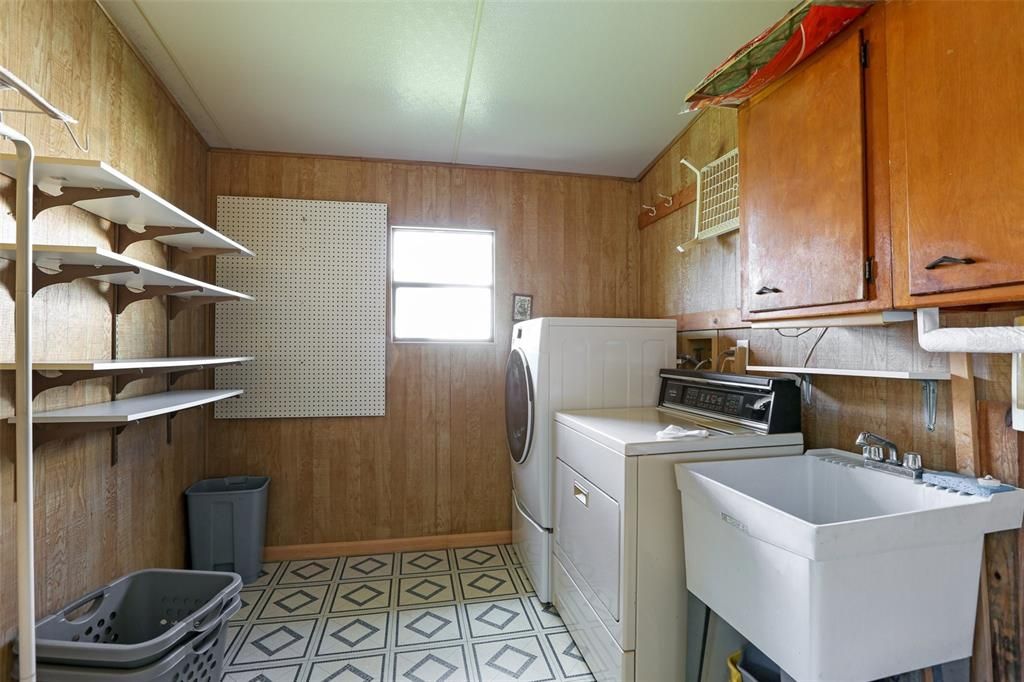 Active With Contract: $125,000 (2 beds, 2 baths, 1404 Square Feet)