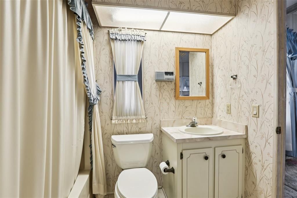 Active With Contract: $125,000 (2 beds, 2 baths, 1404 Square Feet)