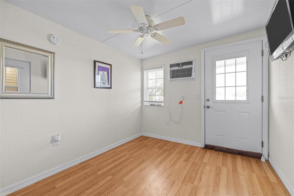 En Venta: $155,000 (3 camas, 2 baños, 781 Pies cuadrados)