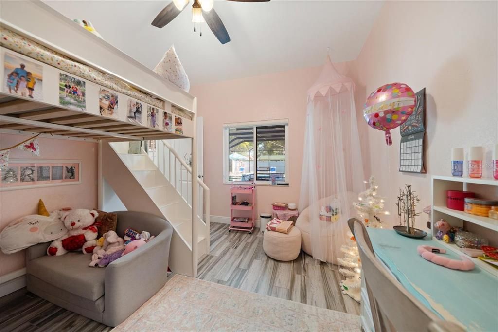 Activo con contrato: $691,500 (4 camas, 3 baños, 2346 Pies cuadrados)